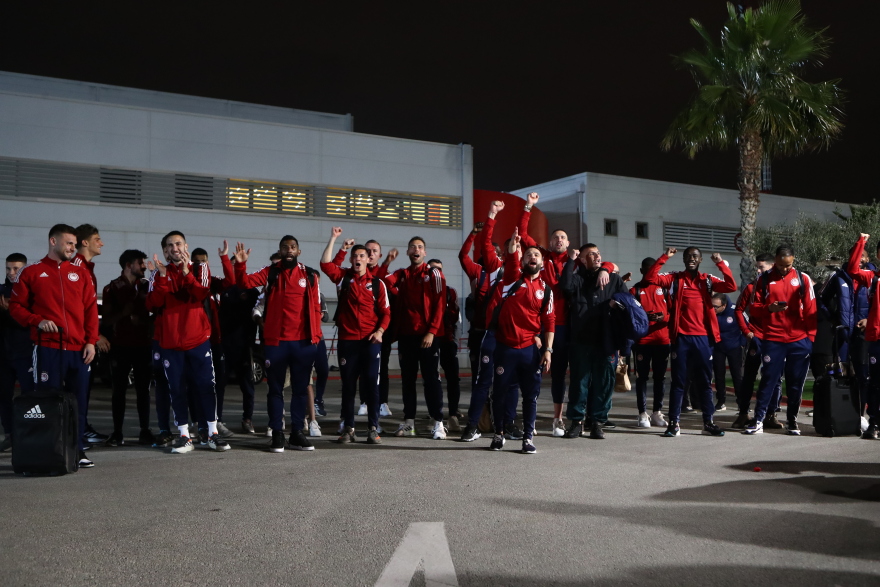 Ολυμπιακός: 3.000 οπαδοί στου Ρέντη και δείπνο Μαρινάκη στους παίχτες μετά το 3-1 επί της ΑΕΚ στη Ν. Φιλαδέλφεια