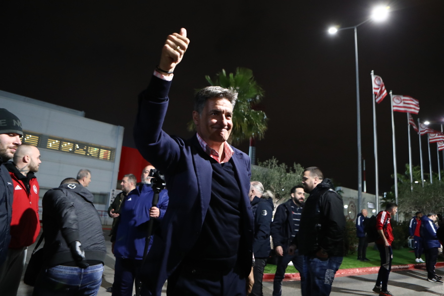 Ολυμπιακός: 3.000 οπαδοί στου Ρέντη και δείπνο Μαρινάκη στους παίχτες μετά το 3-1 επί της ΑΕΚ στη Ν. Φιλαδέλφεια