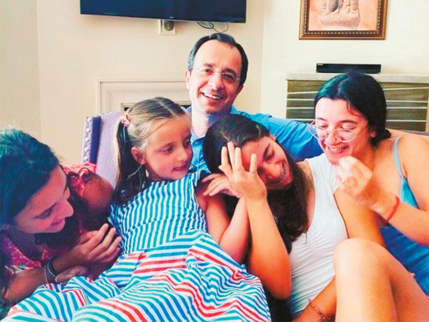 Νίκος Χριστοδουλίδης: Ο νέος πρόεδρος της Κύπρου είναι πολύτεκνος, θρήσκος και instagramer