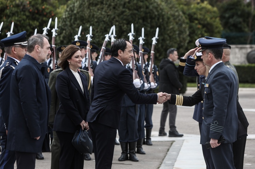 Νίκος Χριστοδουλίδης: Κατέθεσε στεφάνι στο Μνημείο του Αγνώστου Στρατιώτη 