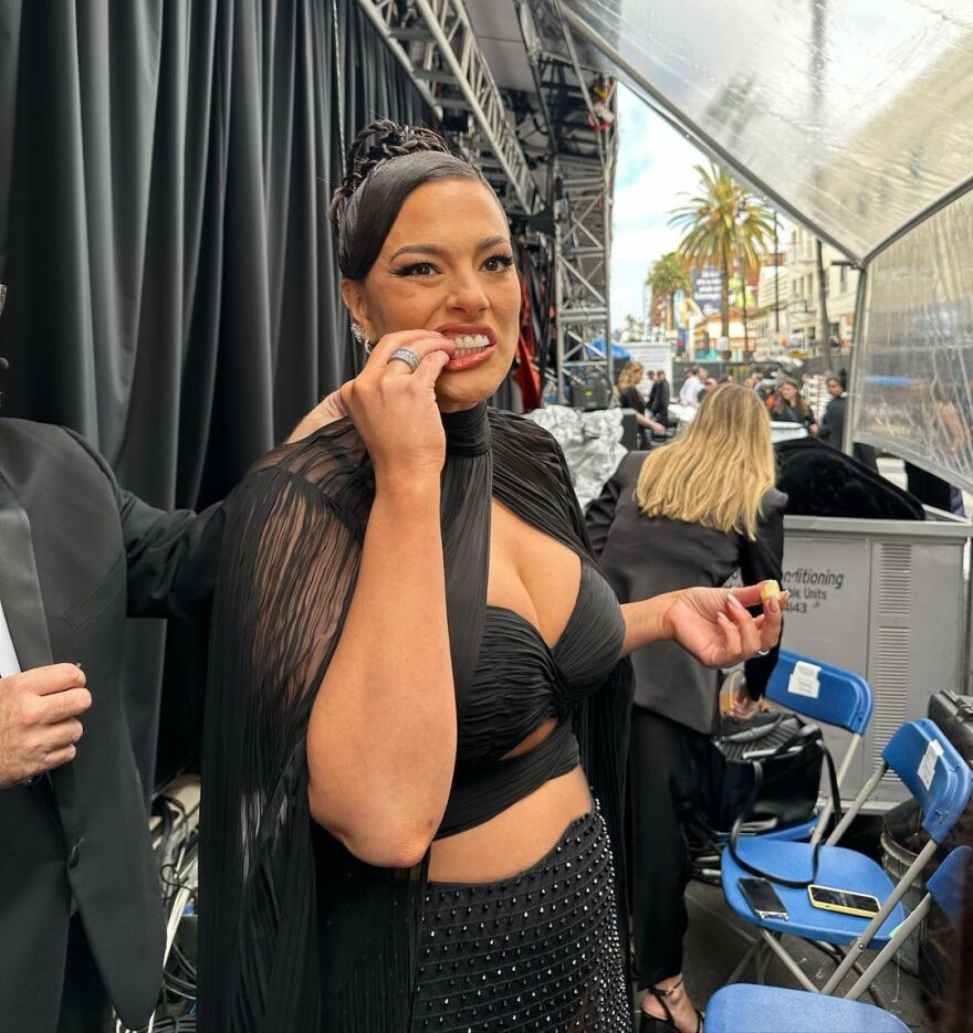 Άσλεϊ Γκράχαμ: Το γυμνό της στιγμιότυπο κατά την προετοιμασία της για τα Όσκαρ