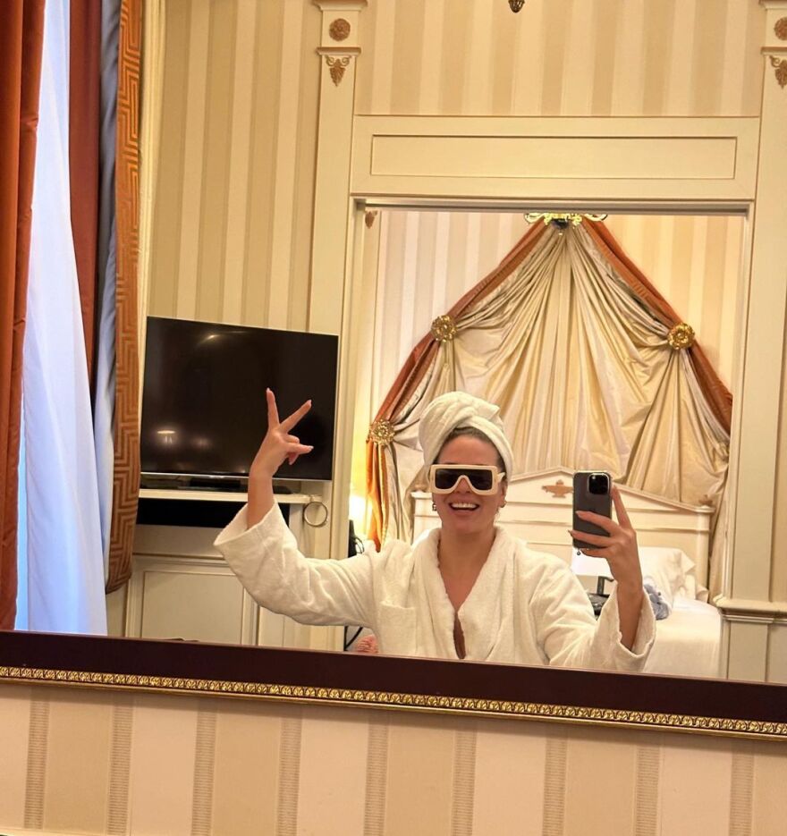 Άσλεϊ Γκράχαμ: Το γυμνό της στιγμιότυπο κατά την προετοιμασία της για τα Όσκαρ