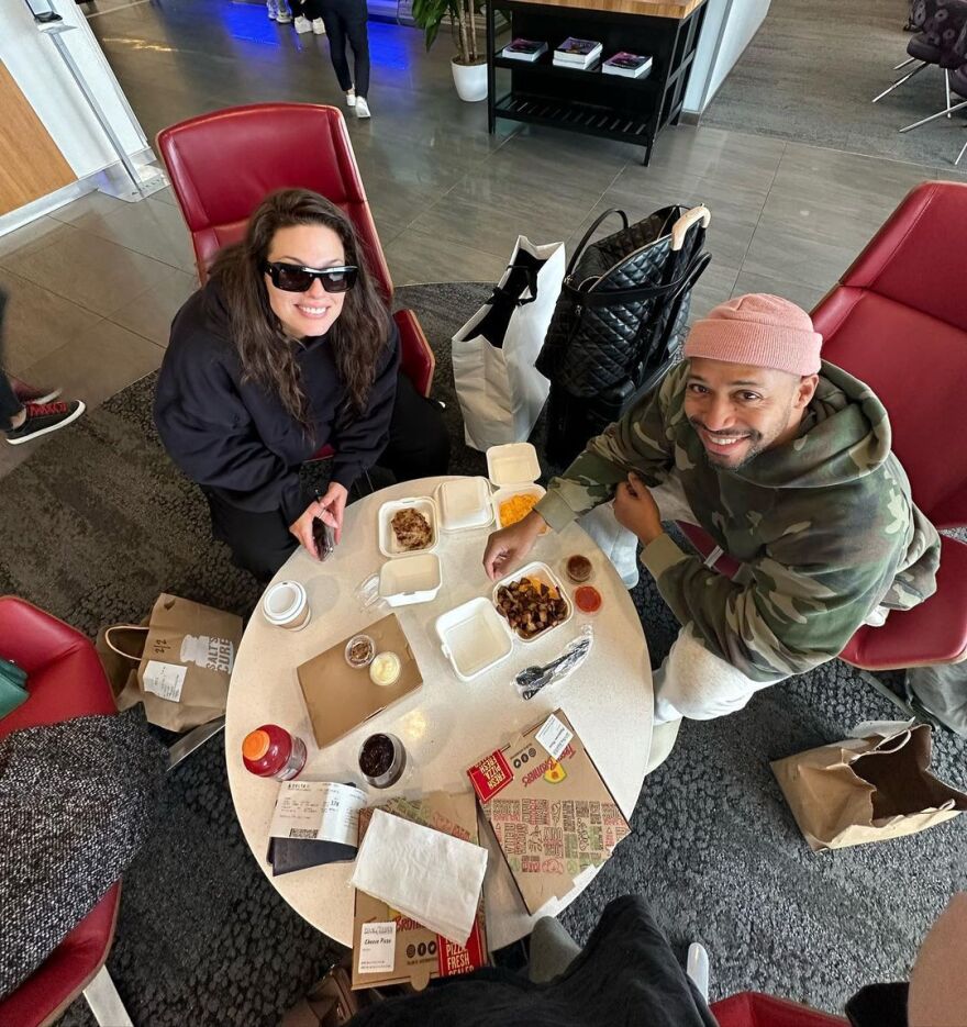 Άσλεϊ Γκράχαμ: Το γυμνό της στιγμιότυπο κατά την προετοιμασία της για τα Όσκαρ