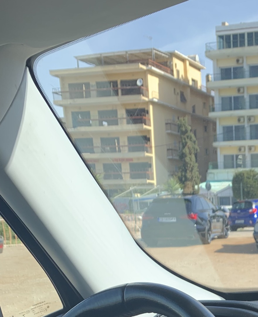 Επιχειρηματίας της Μυκόνου καταγγέλλει πρώην σύντροφο γνωστού μοντέλου για απάτη με 500 χρυσές λίρες