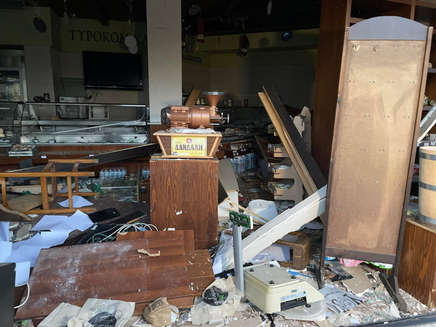 Νέα Ερυθραία: Ισοπεδώθηκε παντοπωλείο μετά την ισχυρή έκρηξη - Δείτε βίντεο