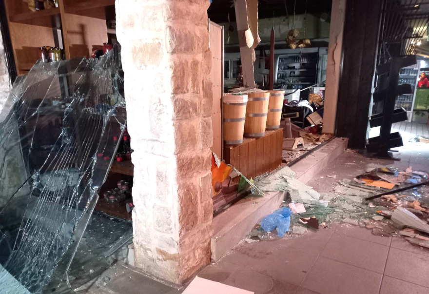 Νέα Ερυθραία: Ισοπεδώθηκε παντοπωλείο μετά την ισχυρή έκρηξη - Δείτε βίντεο