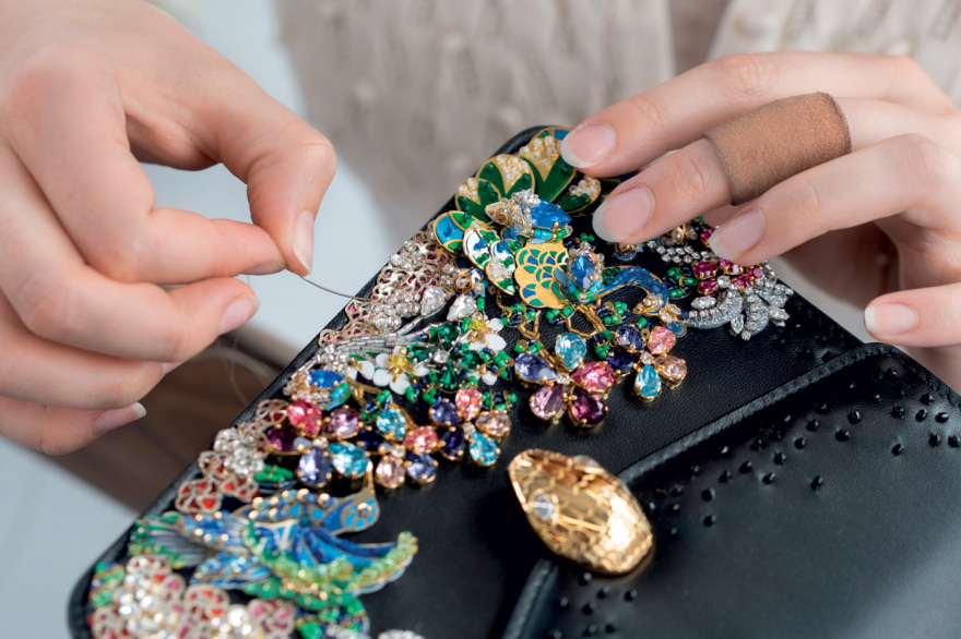 Μαίρη Κατράντζου: Οι τσάντες του παραδείσου για τον Bvlgari