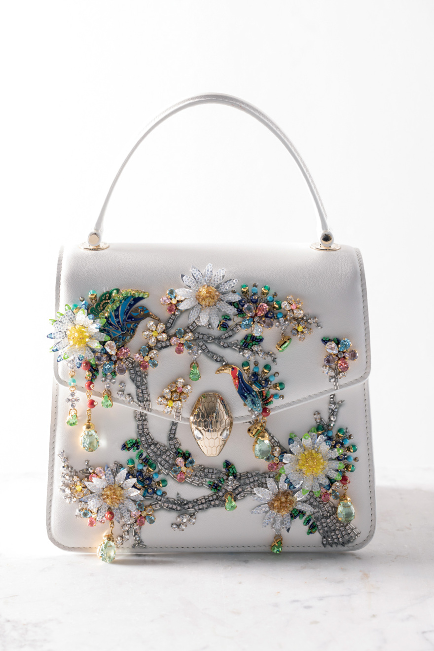 Μαίρη Κατράντζου: Οι τσάντες του παραδείσου για τον Bvlgari