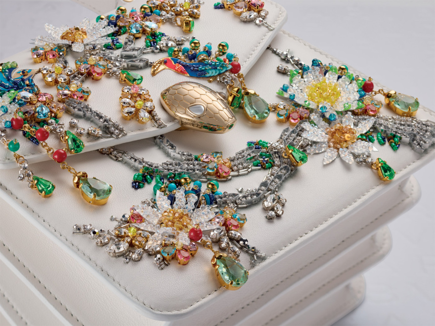 Μαίρη Κατράντζου: Οι τσάντες του παραδείσου για τον Bvlgari