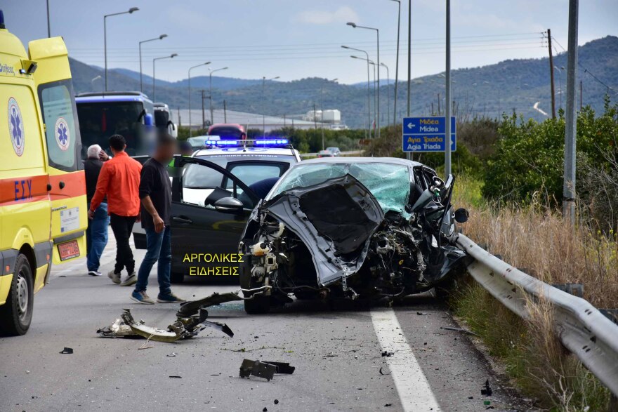 Σφοδρή μετωπική σύγκρουση στην Αργολίδα - Μία γυναίκα νεκρή - Δείτε βίντεο και φωτογραφίες