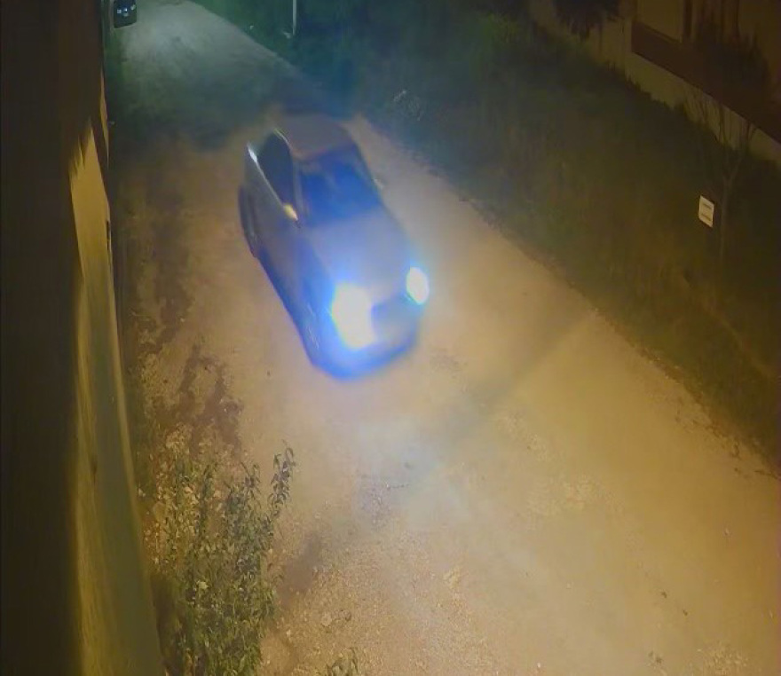 Διαρρήκτες «σήκωσαν» ακριβά ρούχα, τσάντες και λάπτοπ από σπίτι στην Αρτέμιδα - Δείτε βίντεο