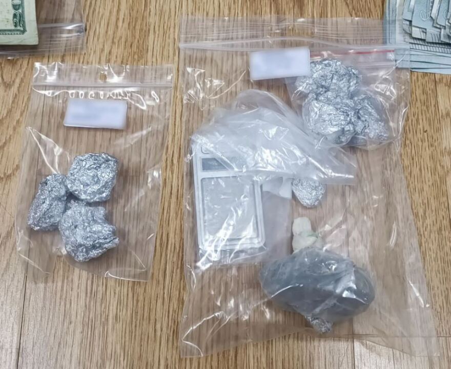 Αγία Βαρβάρα: Καρέ-καρέ η επιχείρηση της Δίωξης Ναρκωτικών σε σπίτια - Δείτε βίντεο και φωτογραφίες