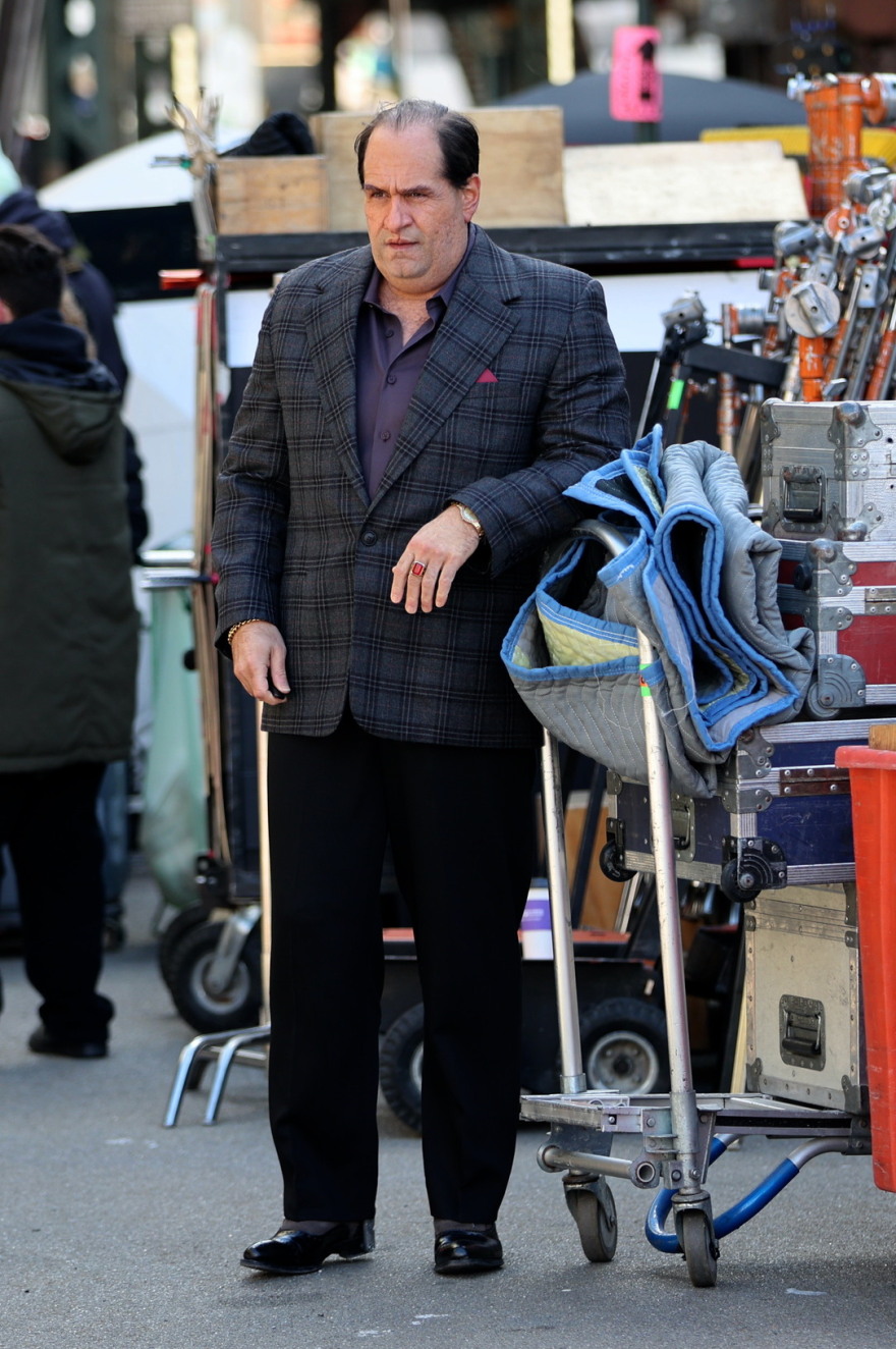 Κόλιν Φάρελ: Δείτε φωτογραφίες του ηθοποιού στα γυρίσματα της σειράς «The Penguin»