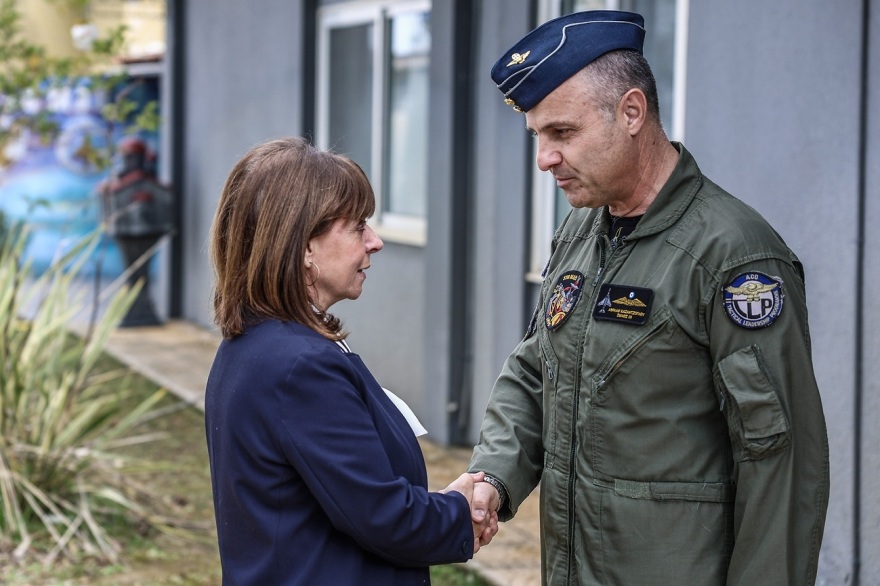 Σακελλαροπούλου: Επίσκεψη στην 338 Μοίρα της Πολεμικής Αεροπορίας που υπηρετούσαν Τσιτλακίδης - Τουρούτσικας 