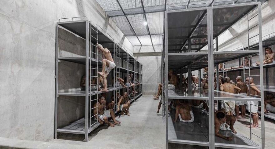 Ελ Σαλβαδόρ: Άλλοι 2.000 κρατούμενοι μετάγονται στη «μεγαλύτερη φυλακή της Αμερικής»