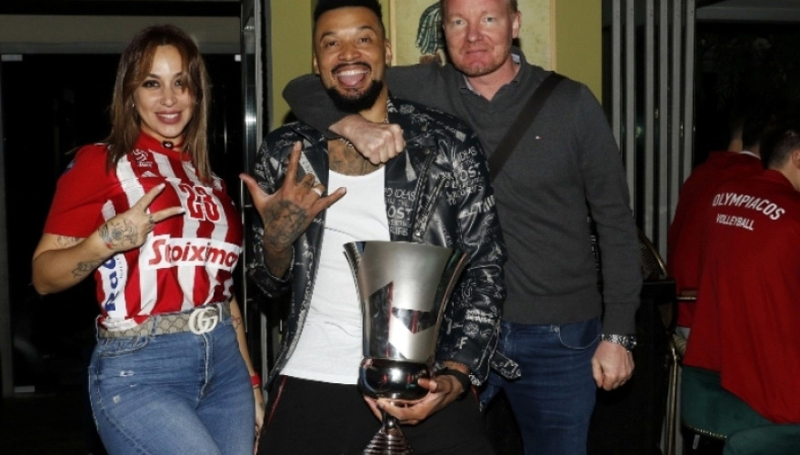 Ολυμπιακός: Τα πούρα του Ιντάλγκο και του Τζουλιάνι και το πάρτι τίτλου μετά τον τελικό με τη Μακάμπι