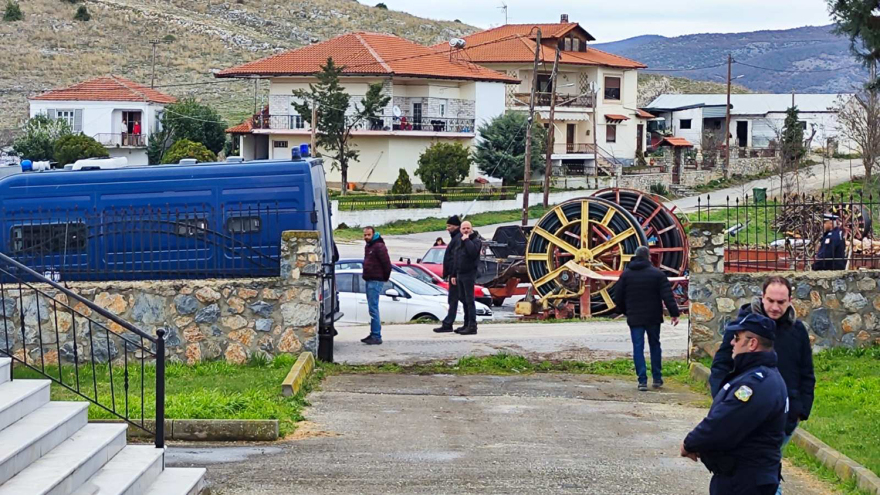 Σύγκρουση τρένων στη Λάρισα: Θλίψη στην κηδεία του 29χρονου μηχανοδηγού Νίκου Ναλμπάντη