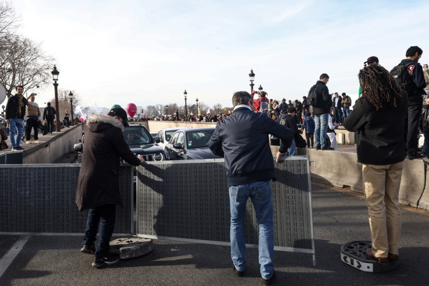 Θύελλα κατά Μακρόν: Ξεσηκώθηκε η Εθνοσυνέλευση για το ασφαλιστικό - Ετοιμάζεται πρόταση μομφής