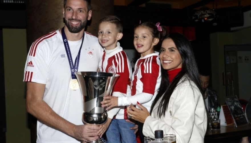 Ολυμπιακός: Τα πούρα του Ιντάλγκο και του Τζουλιάνι και το πάρτι τίτλου μετά τον τελικό με τη Μακάμπι