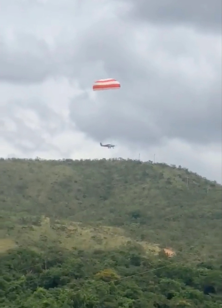 Βραζιλία: Με αλεξίπτωτο προσγειώθηκε αεροπλάνο λόγω βλάβης - Σώθηκαν έξι επιβάτες και ένα βρέφος