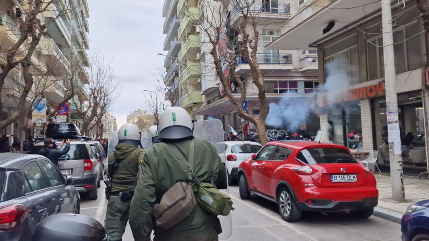 Θεσσαλονίκη: 15 συλλήψεις κουκουλοφόρων για τα επεισόδια μετά την πορεία για τα Τέμπη