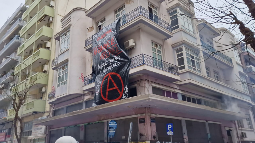 Θεσσαλονίκη: 15 συλλήψεις κουκουλοφόρων για τα επεισόδια μετά την πορεία για τα Τέμπη