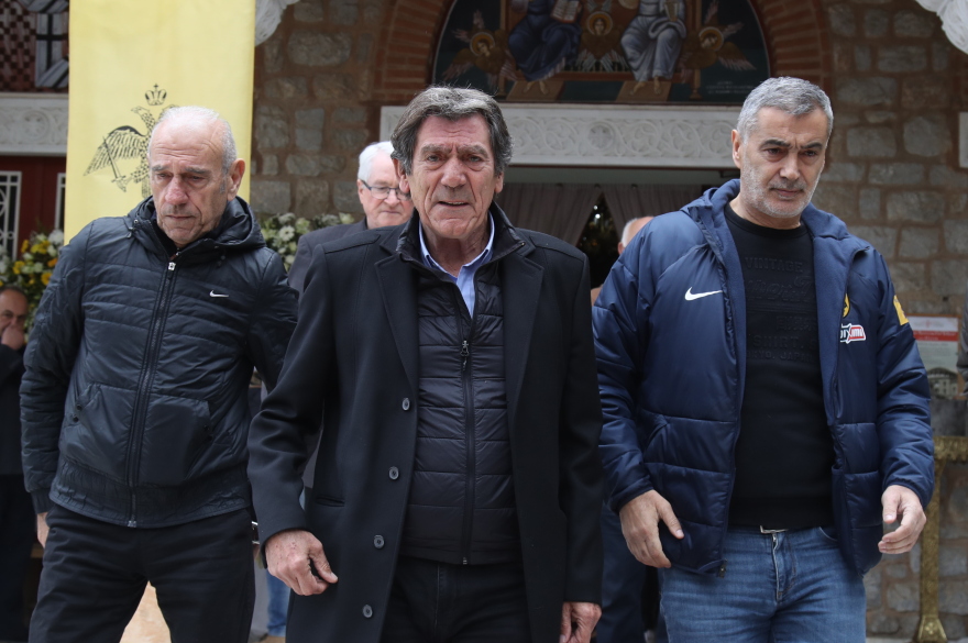 Μίμης Παπαϊωάννου: Το τελευταίο «αντίο» στη Νέα Φιλαδέλφεια - «Αχ ρε Μίμη...» αναστέναξε ο Αντωνιάδης