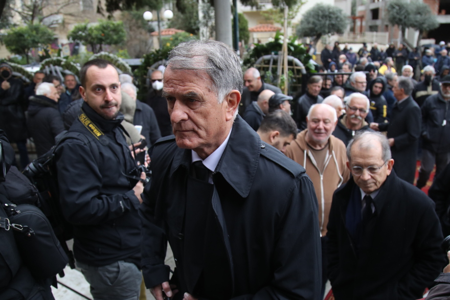 Μίμης Παπαϊωάννου: Το τελευταίο «αντίο» στη Νέα Φιλαδέλφεια - «Αχ ρε Μίμη...» αναστέναξε ο Αντωνιάδης