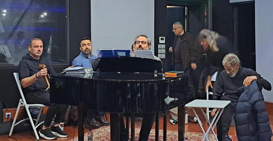 Σταύρος Ξαρχάκος: «Σε δύο πράγματα κουμπώνει η ψυχή μου, στην ιστορία και στην παράδοση»