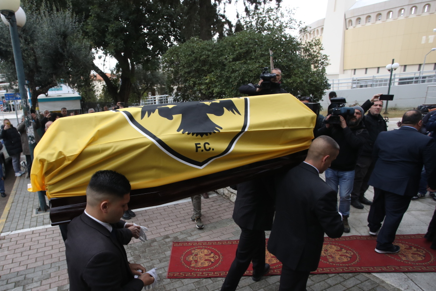 Μίμης Παπαϊωάννου: Το τελευταίο «αντίο» στη Νέα Φιλαδέλφεια - «Αχ ρε Μίμη...» αναστέναξε ο Αντωνιάδης