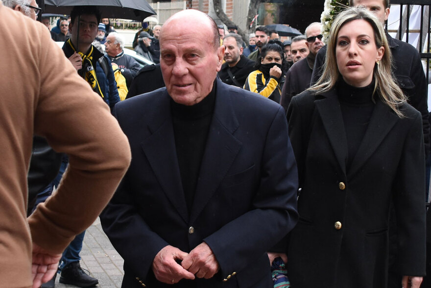 Μίμης Παπαϊωάννου: Το τελευταίο «αντίο» στη Νέα Φιλαδέλφεια - «Αχ ρε Μίμη...» αναστέναξε ο Αντωνιάδης