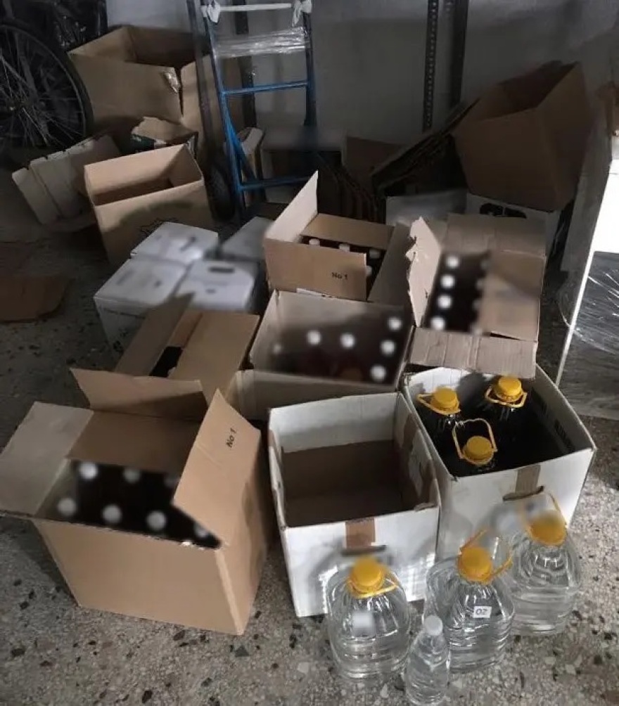 Σπείρα εισήγαγε λαθραία ποτά από τη Βουλγαρία - Συνελήφθησαν 21 άτομα, διακινήθηκαν πάνω από 500.000 φιάλες