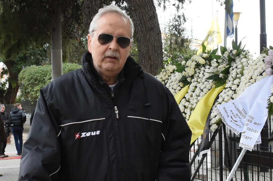 Μίμης Παπαϊωάννου: Το τελευταίο «αντίο» στη Νέα Φιλαδέλφεια - «Αχ ρε Μίμη...» αναστέναξε ο Αντωνιάδης