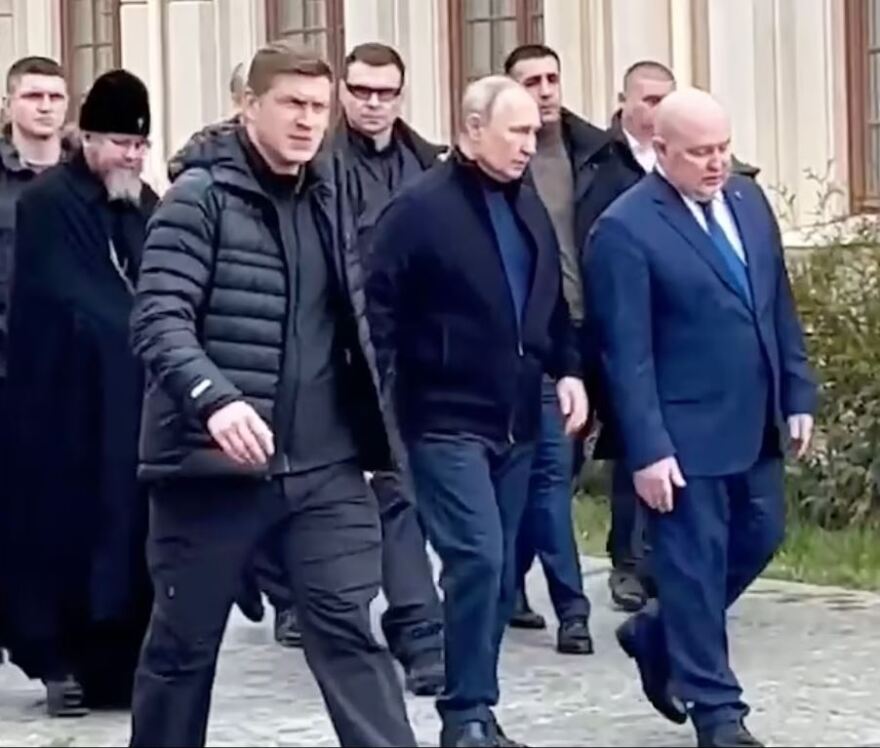 Κριμαία: Βίντεο με τον Πούτιν να κουτσαίνει - Η εμφάνιση που «φούντωσε» ξανά τις φήμες για την υγεία του