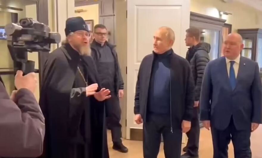 Κριμαία: Βίντεο με τον Πούτιν να κουτσαίνει - Η εμφάνιση που «φούντωσε» ξανά τις φήμες για την υγεία του