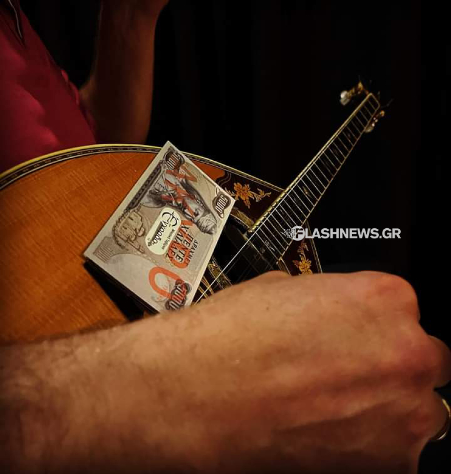 Γλέντι... άλλης εποχής στα Χανιά: Έσπασαν πιάτα και έκαψαν πεντοχίλιαρα