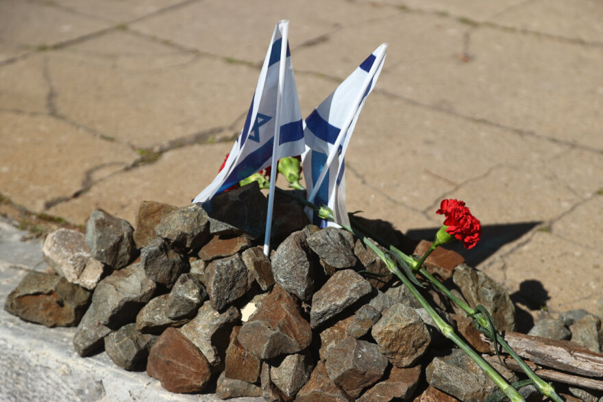 Θεσσαλονίκη: «Ποτέ ξανά», συγκίνηση στην εκδήλωση για τα θύματα του Ολοκαυτώματος - Δείτε φωτογραφίες