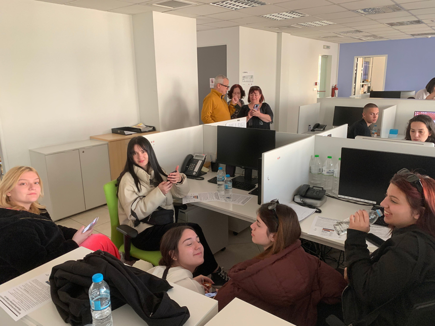 Το 2ο Λύκειο Κοζάνης «τύπωσε» το δικό του Πρώτο Θέμα