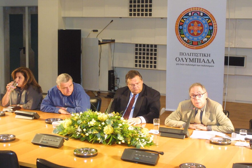 Πέθανε ο καθηγητής Σπύρος Σημίτης