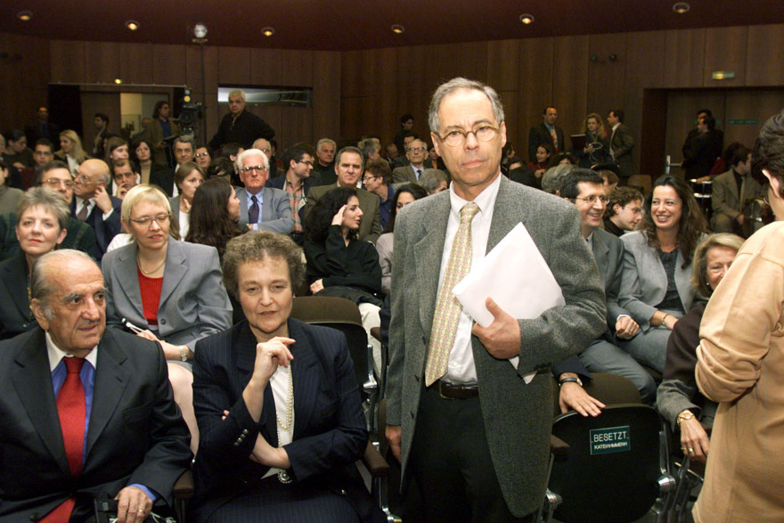 Πέθανε ο καθηγητής Σπύρος Σημίτης