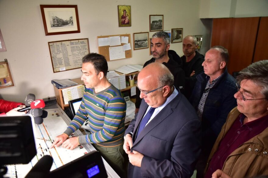 Λάρισα: Το σύστημα τηλεδιοίκησης λειτουργεί, λέει ο υφυπουργός Μεταφορών - Δείτε βίντεο και φωτογραφίες