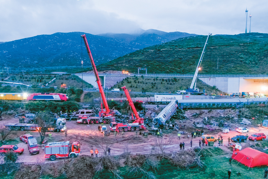 Οι σταθμάρχες της συμφοράς: Τα ρίχνουν ο ένας στον άλλον και όλοι μαζί στους προηγούμενους