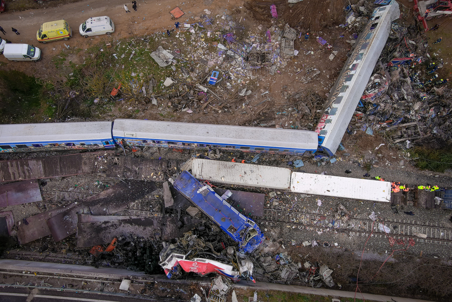 Οι σταθμάρχες της συμφοράς: Τα ρίχνουν ο ένας στον άλλον και όλοι μαζί στους προηγούμενους