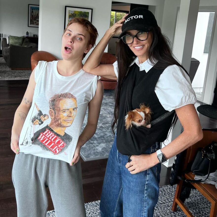 Μπρους Γουίλις: Νέες φωτογραφίες από τα γενέθλιά του με την πρώην, τη νυν και τα παιδιά τους