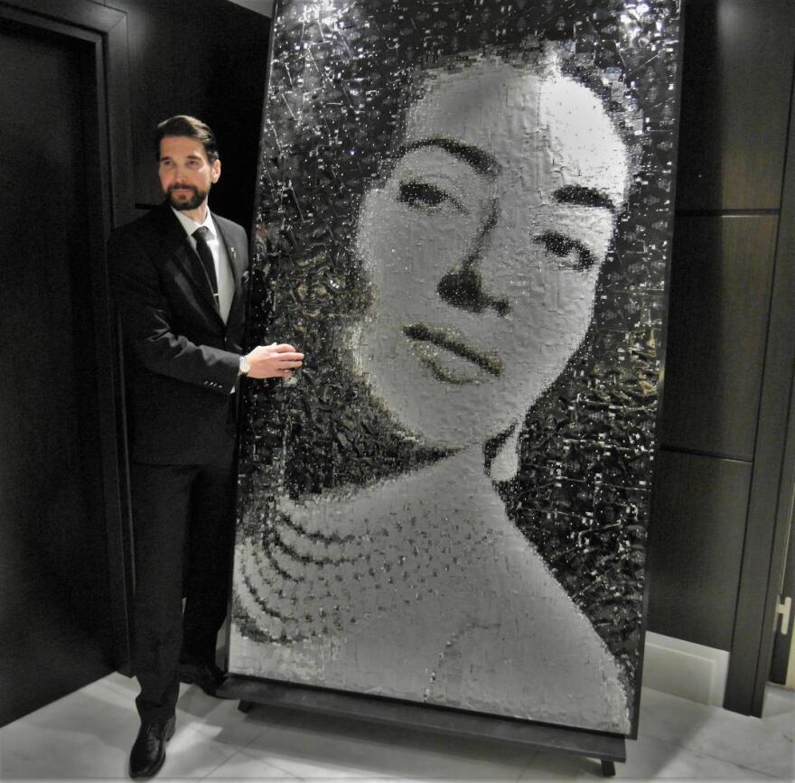 Νίκος Φλώρος: Τα Ηνωμένα Αραβικά Εμιράτα τίμησαν τον διεθνή Έλληνα γλύπτη 