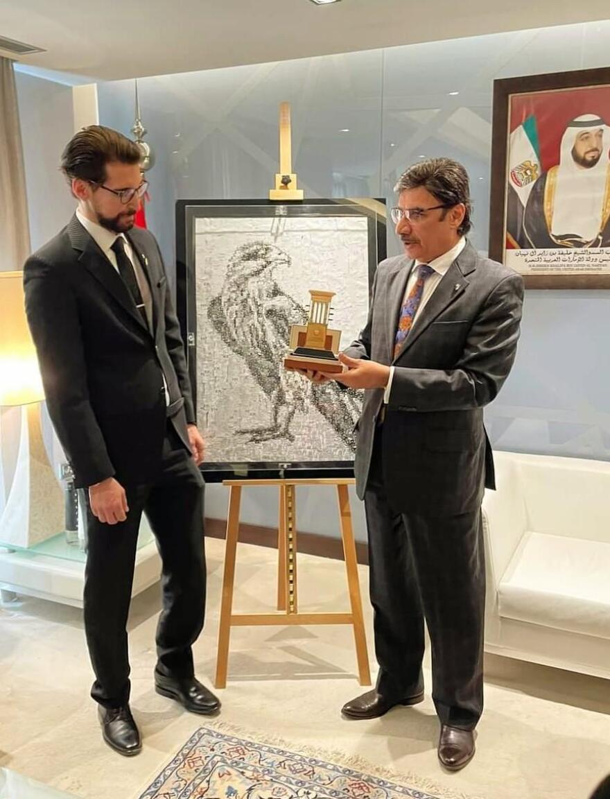 Νίκος Φλώρος: Τα Ηνωμένα Αραβικά Εμιράτα τίμησαν τον διεθνή Έλληνα γλύπτη 