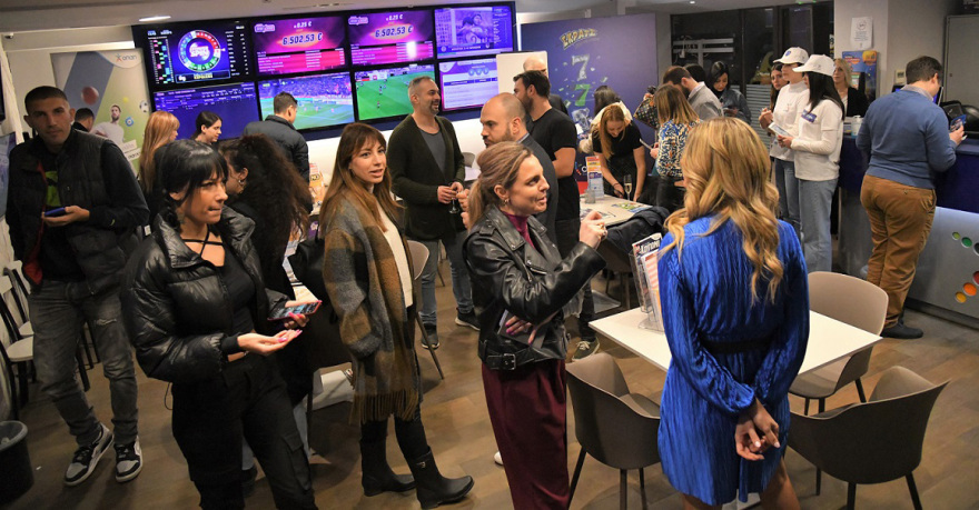 Βραδιά-έκπληξη από το ΣΚΡΑΤΣ σε κατάστημα ΟΠΑΠ στην Κηφισιά