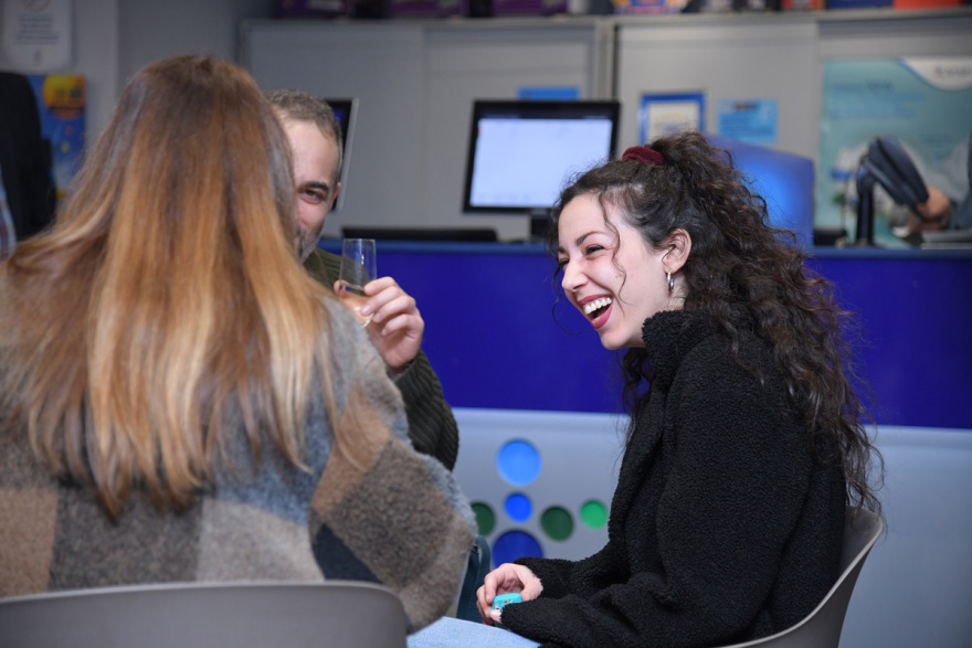 Βραδιά-έκπληξη από το ΣΚΡΑΤΣ σε κατάστημα ΟΠΑΠ στην Κηφισιά