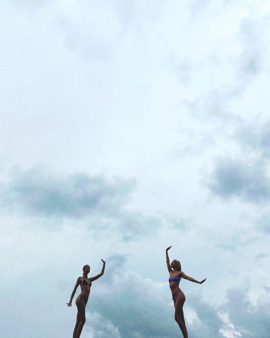 Μαρία Ολυμπία: Ποζάρει με μπικίνι παρέα με τη σύντροφο του αδερφού της