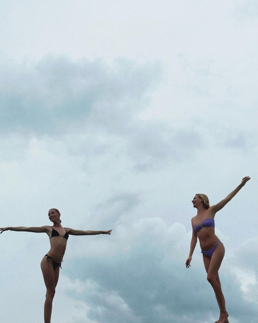 Μαρία Ολυμπία: Ποζάρει με μπικίνι παρέα με τη σύντροφο του αδερφού της